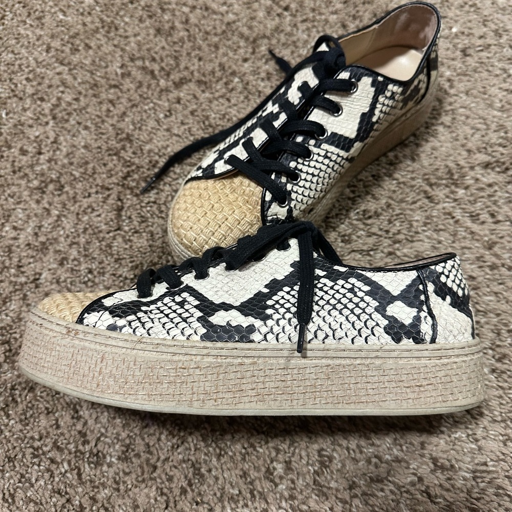 Vince Camuto platform Calitrie platform leather snakeskin rattan sneakers 7.5